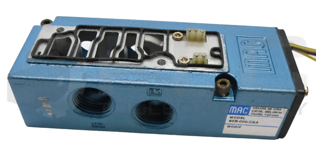 BASE PARA MANIFOLD SERIE 92B CONEXIONES DE 3/8"CON CONECTOR, MCA MAC