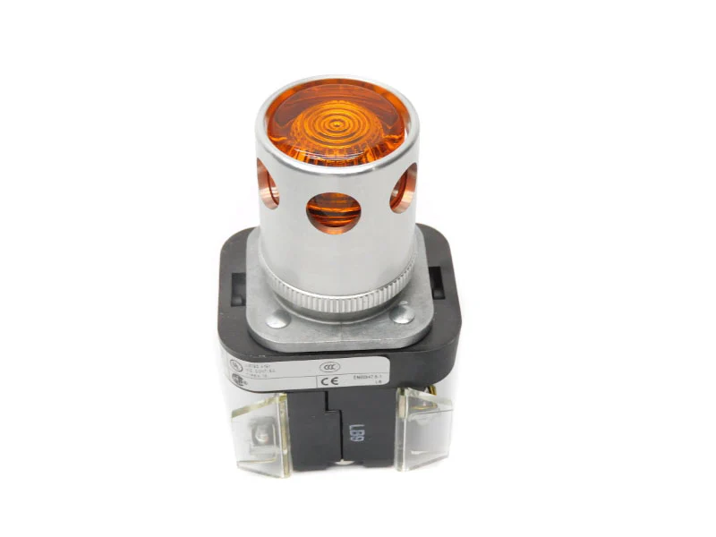 BOTÓN PULSADOR MOMENTANEO ILUMINADO, 24VCD/CA COLOR AMBAR, 1NC+1NA, CON GUARDA, MCA ALLEN BRADLEY 