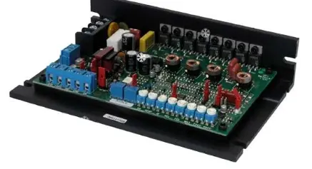 CONTROL ELECTRONICO DE VELICIDAD REVERSIBLE REGENERATIVO DE CORRIENTE DIRECTA EN CHASIS ABIERTO ALIMENTACION 1/60 Hz. 115/220V.C.A., SALIDA 0 A 90/180 V.C.D., 3/4Hp / 1.5Hp MAXIMO MCA KB ELECTRONICS