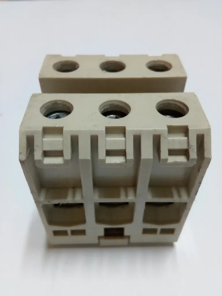 BLOQUE DE PASO TERMOPLASTICO, BORNE DE TORNILLO, 3 POLOS MCA SIEMENS