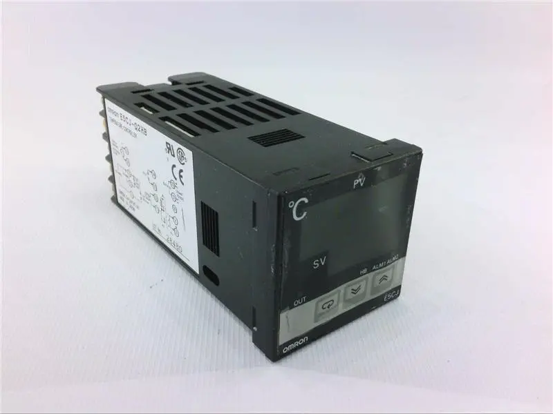 CONTROLADOR DE TEMPERATURA DIGITAL DE 1/16 DIN (48x48 mm) PARA MONTAJE EMPOTRADO RANGO 100 - 120 VAC MCA OMRON