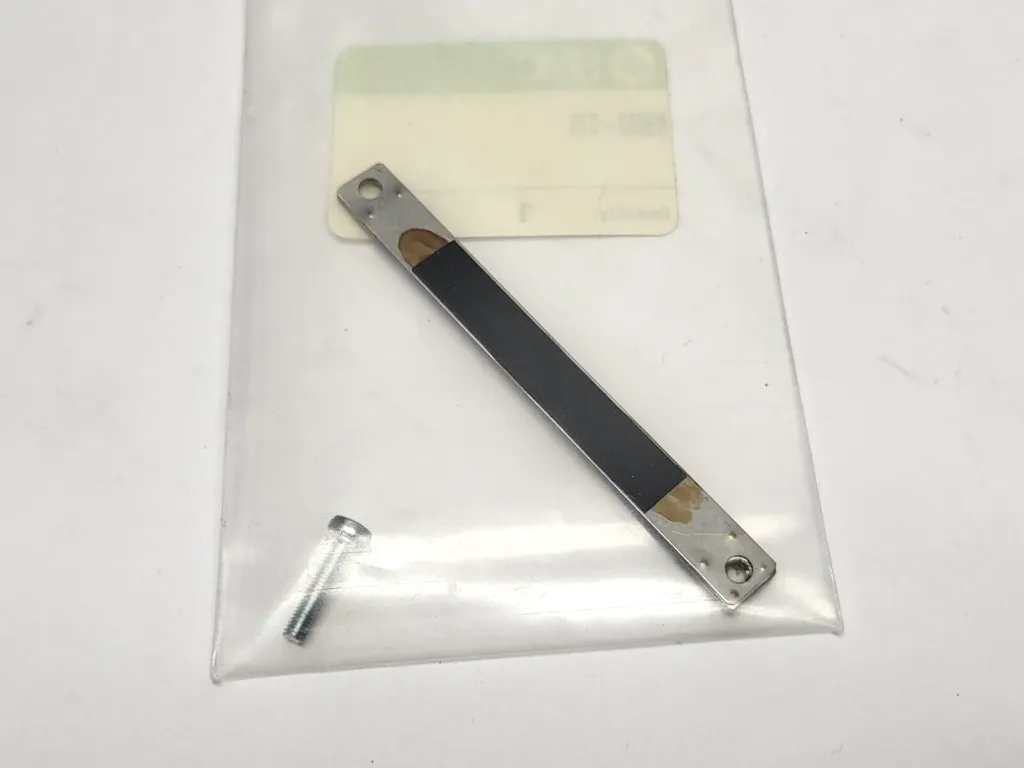 BANDA MONTAJE ACERO INOX PARA CILINDRO NEUMATICO CUERPO REDONDO 0.75 IN. INCLUYE SOPORTE NEGRO PLASTICO Y TORNILLO AJUSTE. DISEÑADA PARA FIJACION DE SENSORES MAGNETICOS/AUTO-SWITCH, MCA SMC