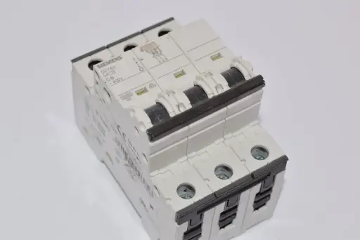 [5SY63MCBC6] INTERRUPTOR MAGNETICO MINIATURA 400V AC 6A, 3 POLOS, MCA SIEMENS